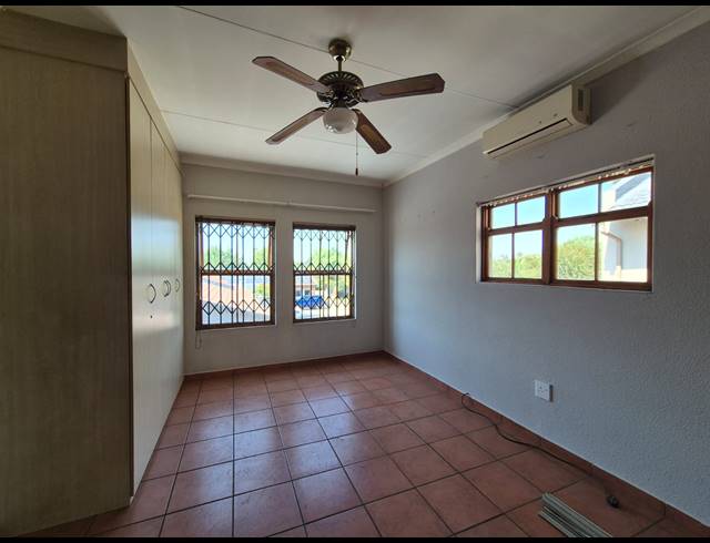 3 BEDROOM TOWNHOUSE FOR SALE IN VANDERBIJLPARK SE 2